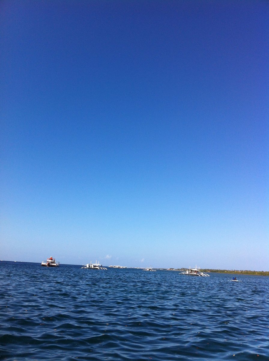 island hopping blue sea