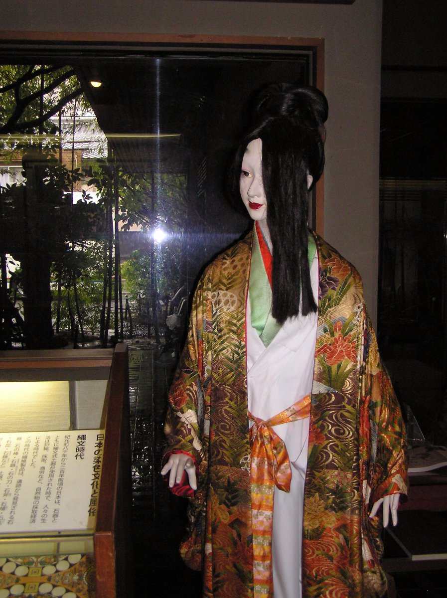 A japanese maniquin. So beautiful, specially it kimono shes wearing. My brother adventure. When in Japan