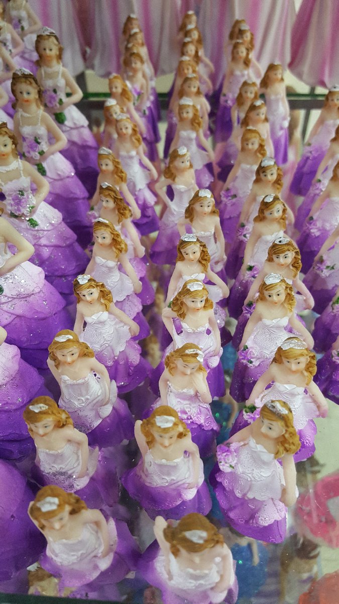 Figurines partyfavors giveaways