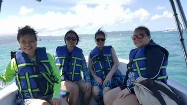 Mommy together with her friends, safety first, saved by thelife jackets hahah, always ready to swim