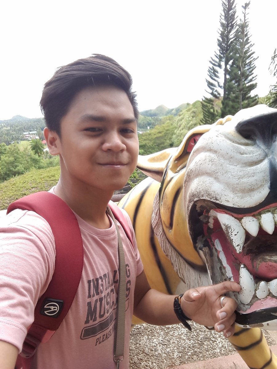 selfie with this tiger
