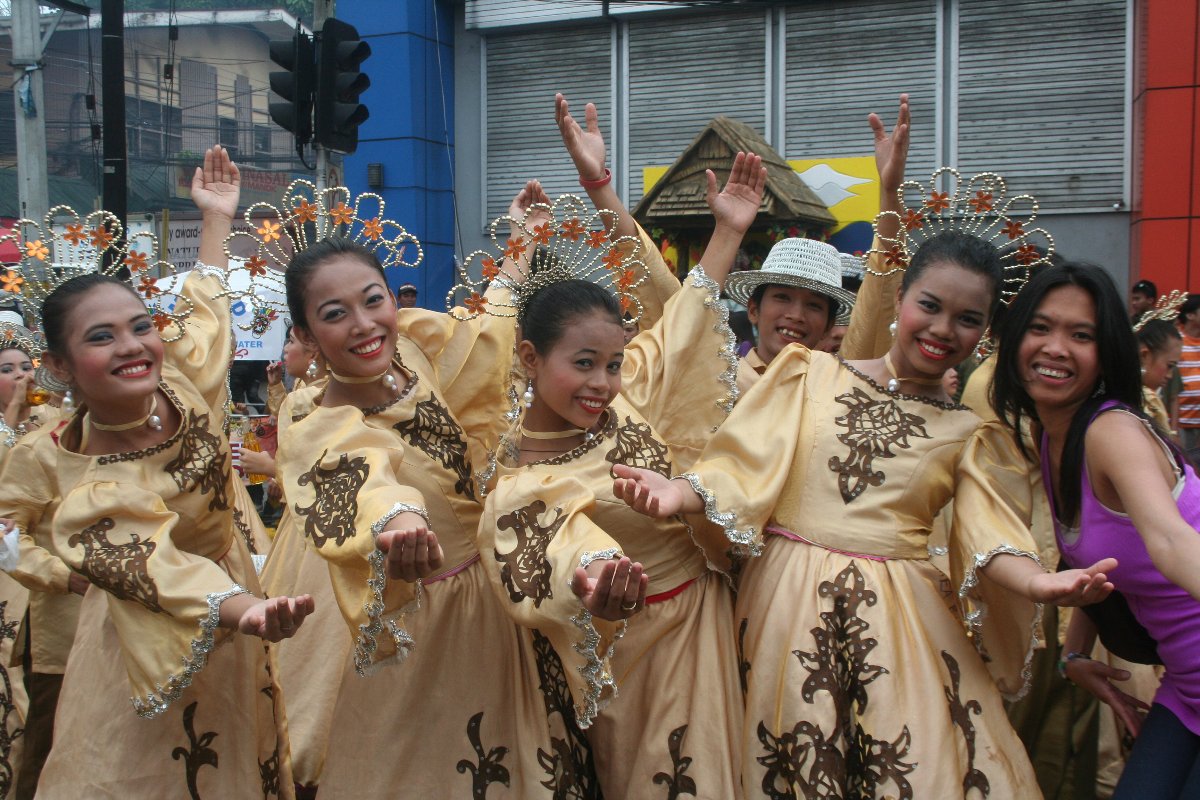 Sinulog 2011 Street Parade hey whos the photobomber My wife Cant take you anywhere uie