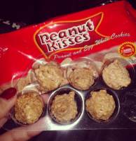 Peanut Kisses 