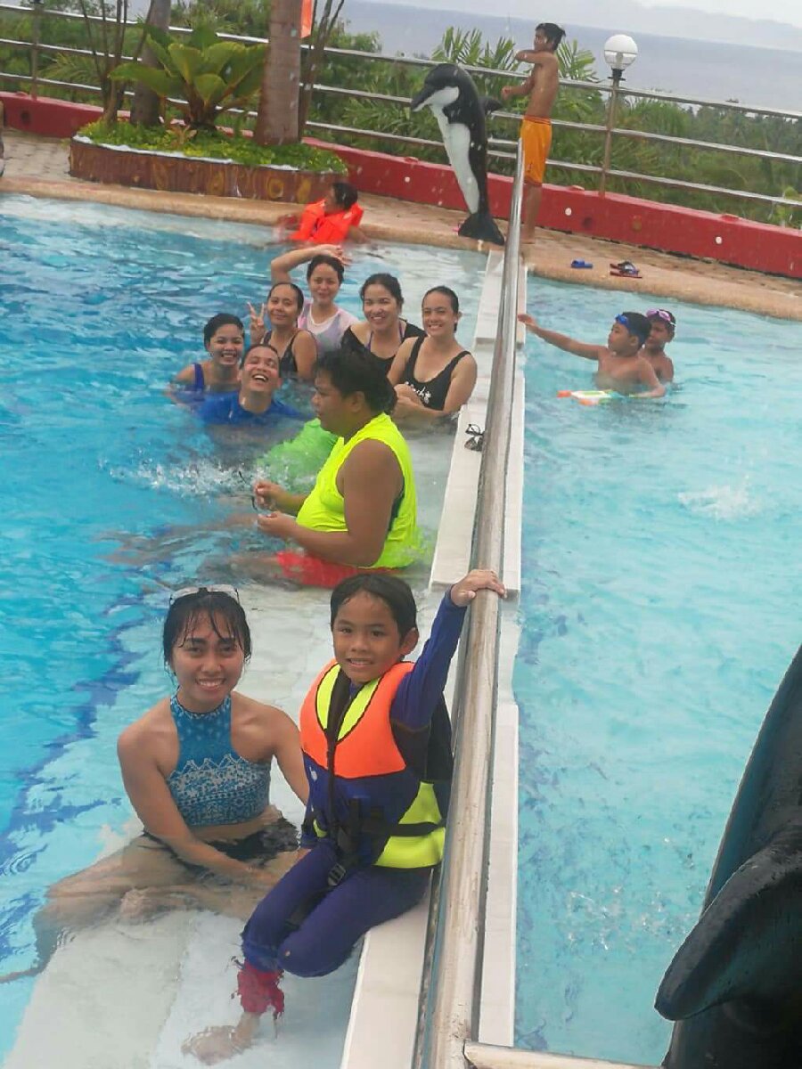 swimming with this people