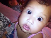 baby flor looking at  
