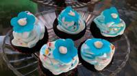 cupcakes with toppers