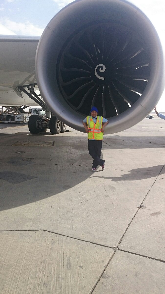 Boeing 787 900 left hand side engine