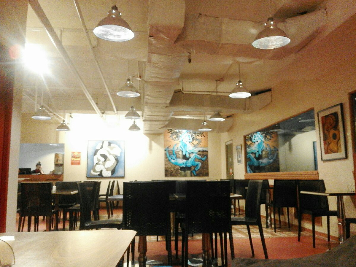 @Mango square Handuraw, waiting for our dinner 