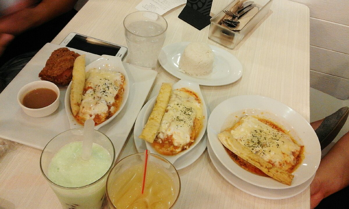 @Sm consolacion, Pizza hut  Dinner wfriends