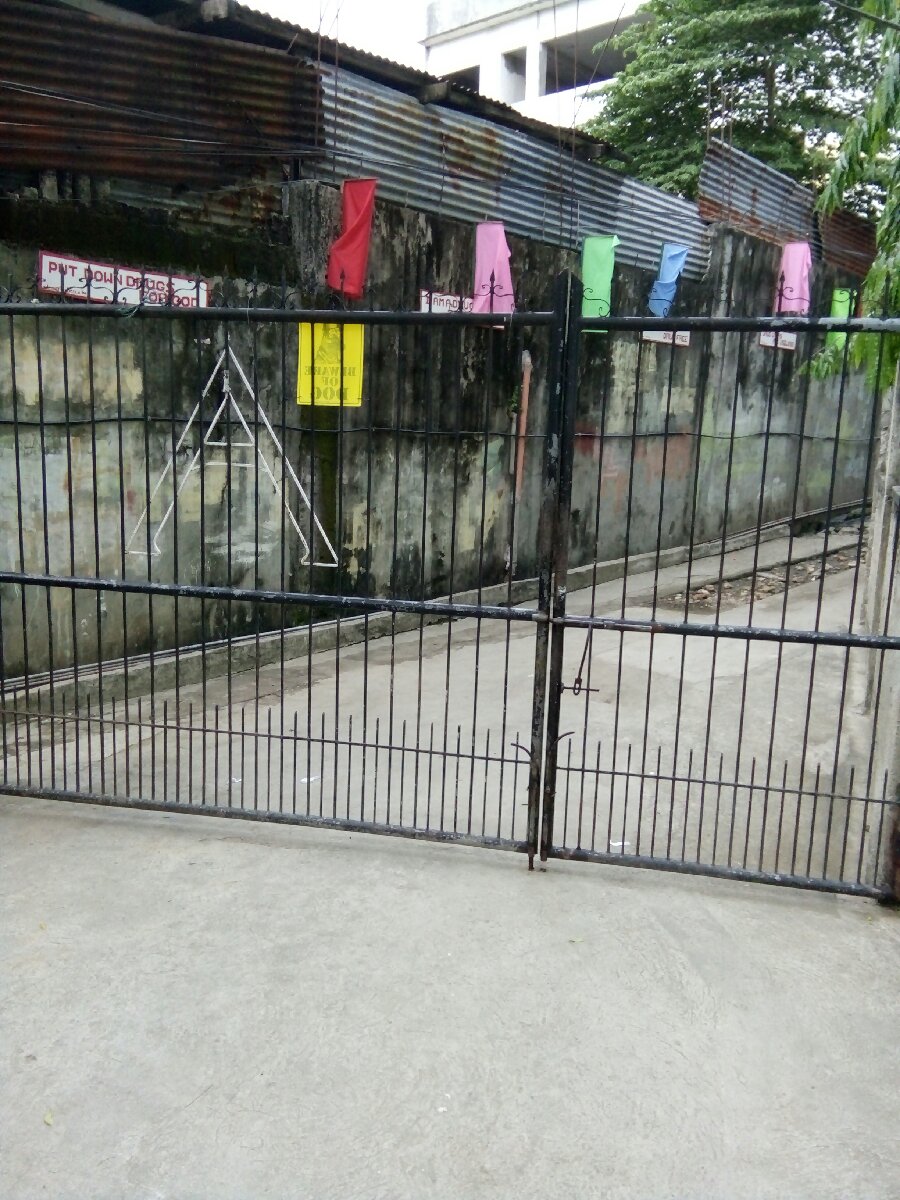Black gate