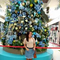 Giant christmas tree at sm with star wars cast
