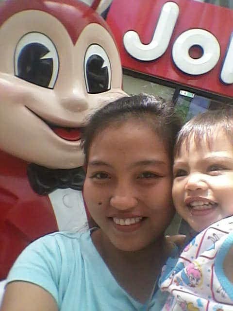 selfie with jollibee