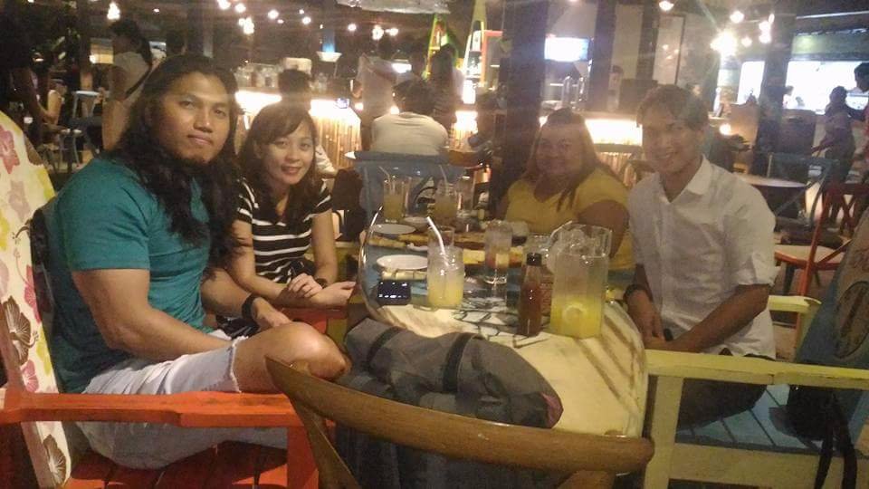 Friends, dinnet at shaka, it park