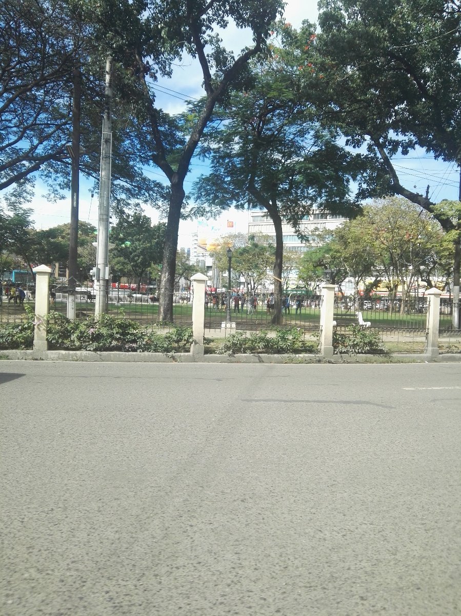 Fuente osmena, park, road