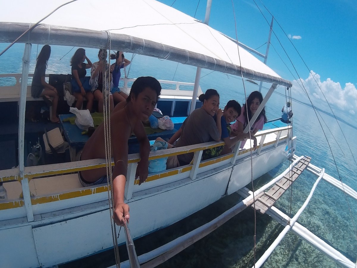 friends sea blue sky sun island hopping fun