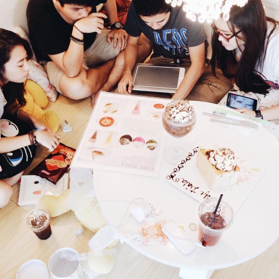 friends, studying, cafe tiala