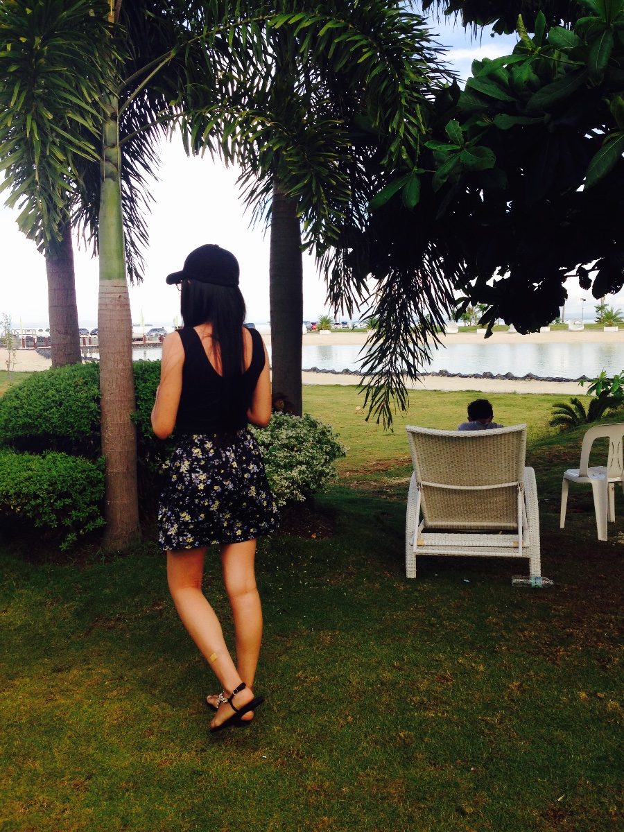 Blogger, pose, what, are, you, over, there, girl, in, black