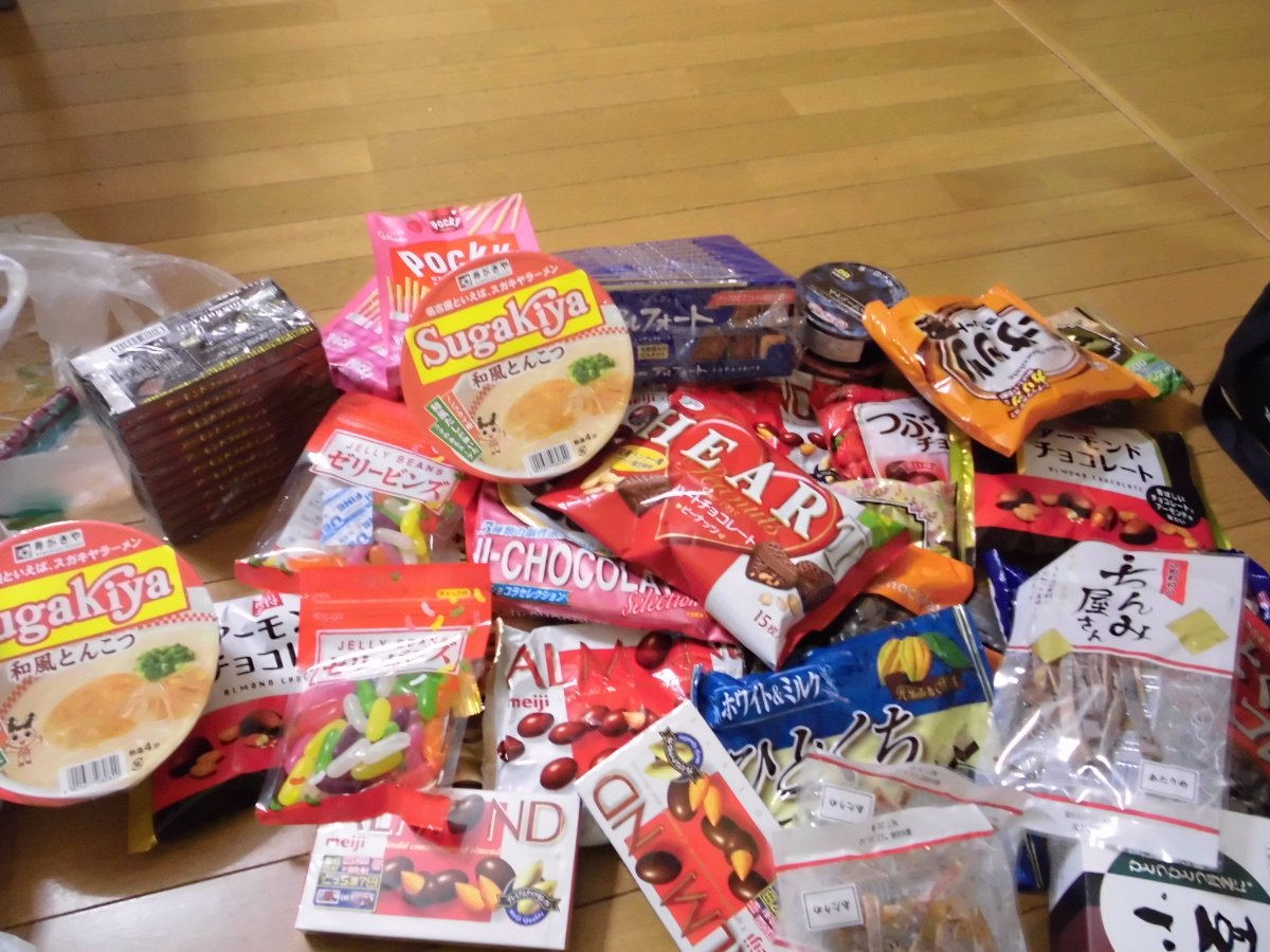  Japanes cup noodles noodles Almonds chocolate japanese biscuits Canned foods and dried fish Done grocery I love diet i love foods