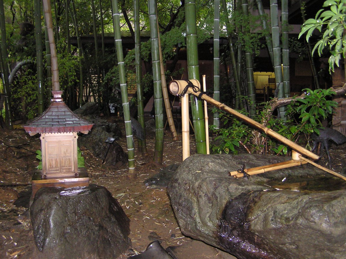 A traditional fountain in Kyoto Japan . My brother adventure. 