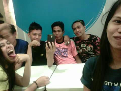 Mcdo with the birthday but no cake lol