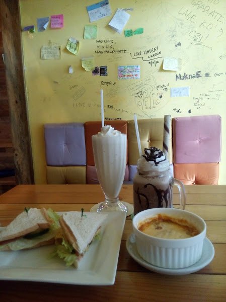 club sanwich, lasagna, frappe, banana smoothie