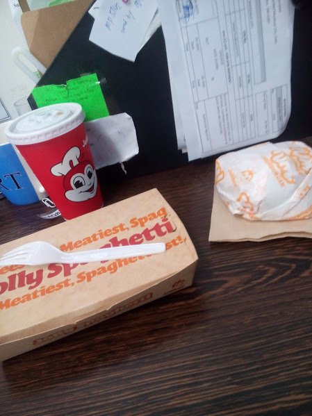 happy sa jollibee