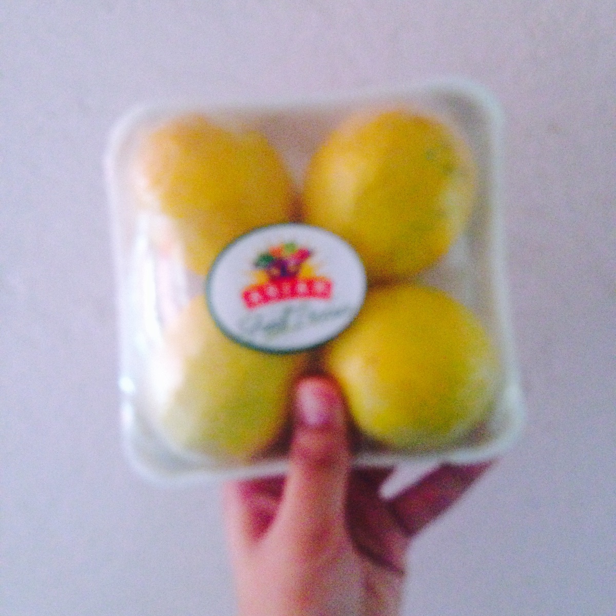 Fruits lemons four pieces