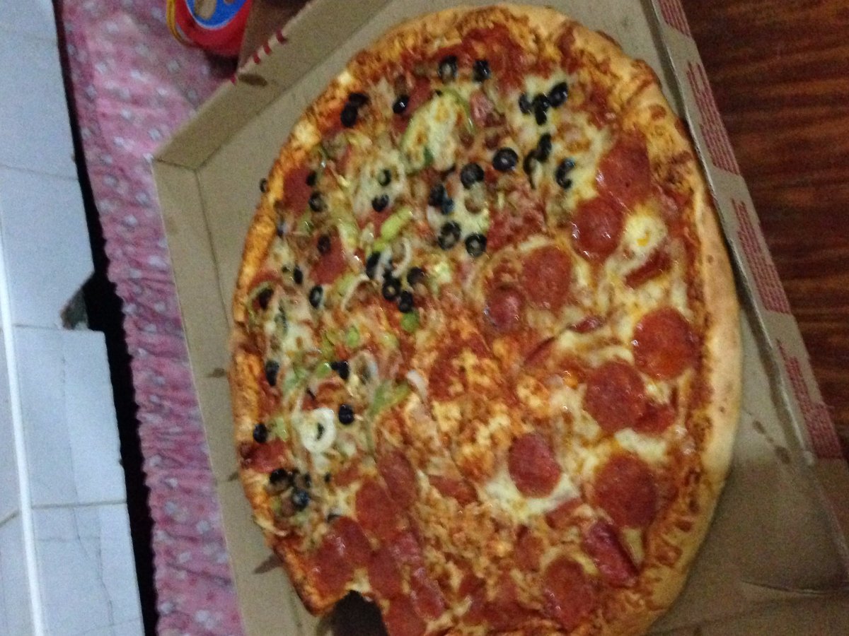 SR pizza is love mwah favorite