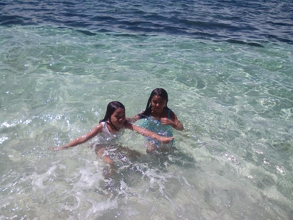 swimming, in, the, sea, so, clear, happiness