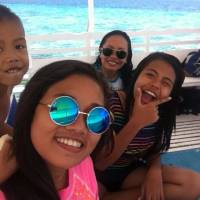 cousins groufie all smile
