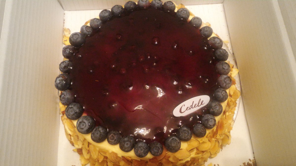 Cedele #blueberrycake #cedele