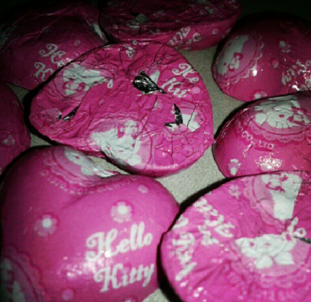 HK white chocolate with strawberry bits