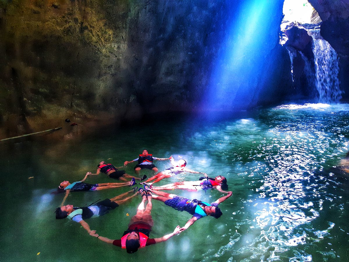 I dont need more friends just real ones #people #bakardi #friends #chasingwaterfalls