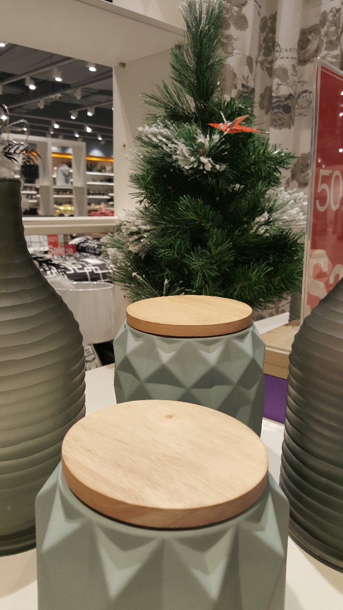 Little Christmas tree behind the vases 