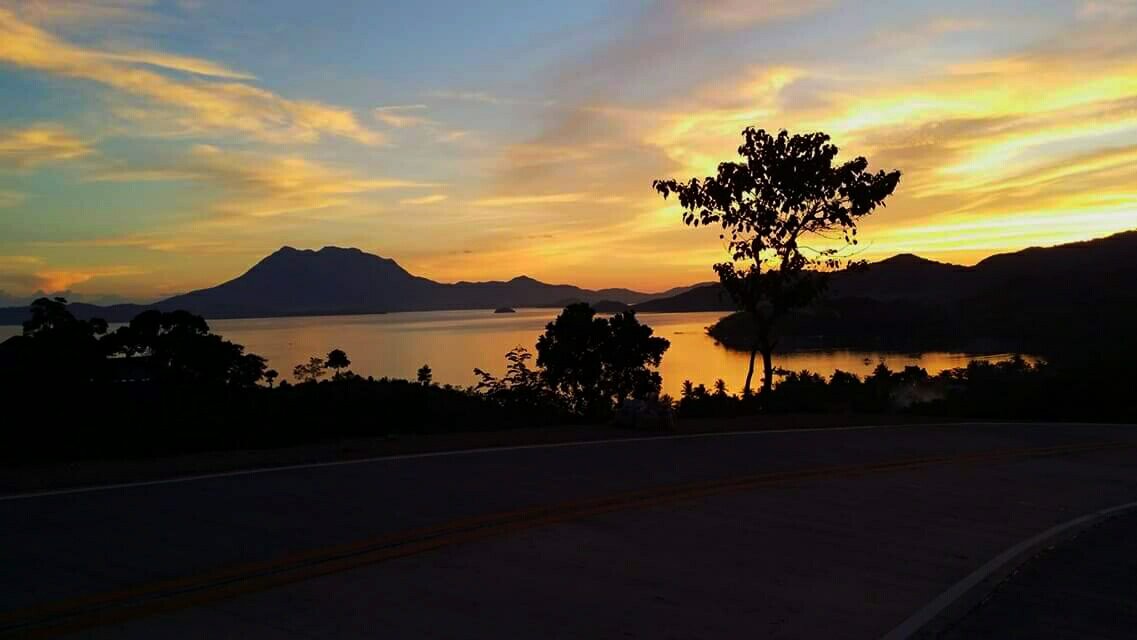 On our way to El Nido Sunset is love