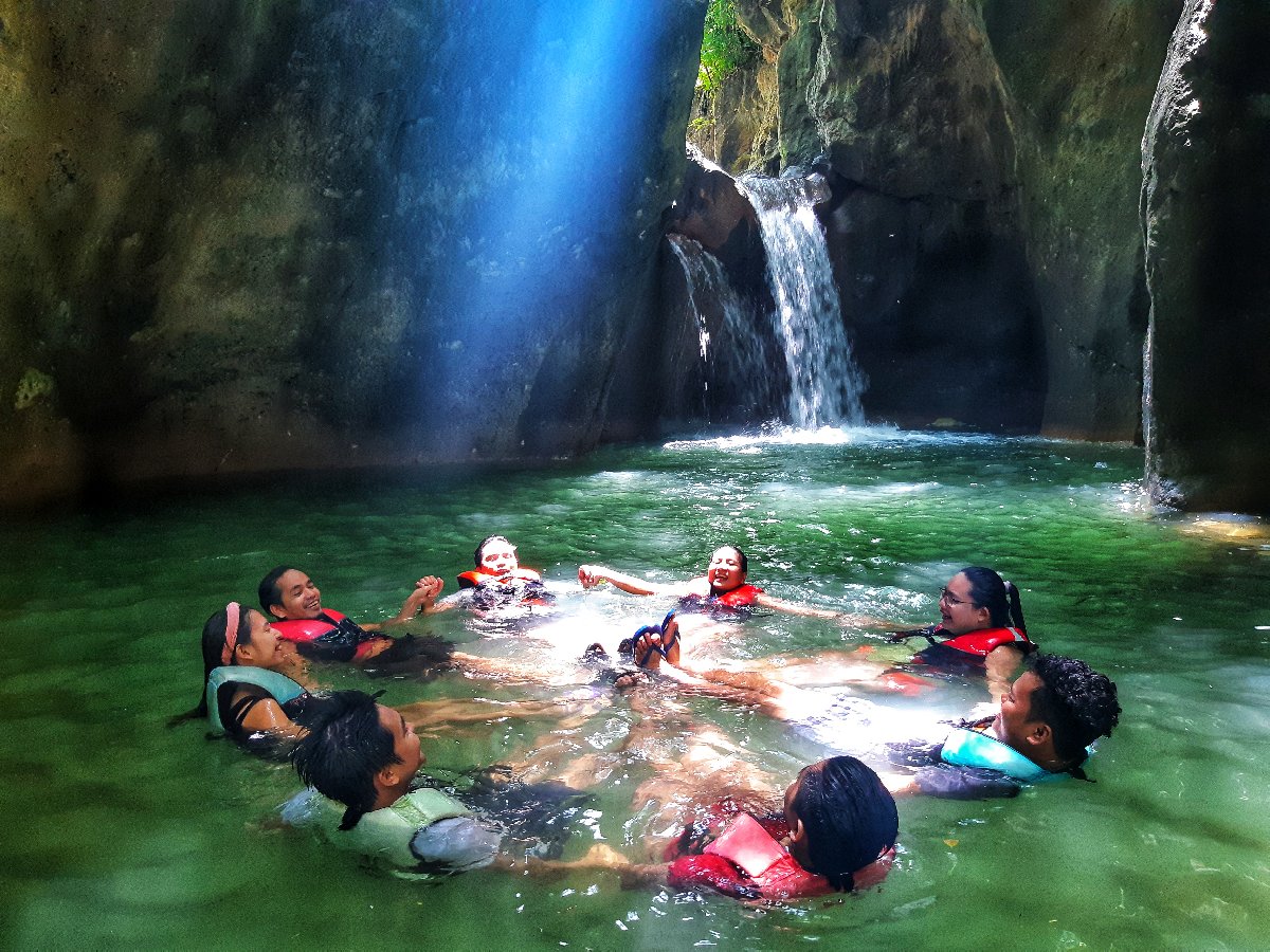 Weekends with these crazy friends #people #waterfalls