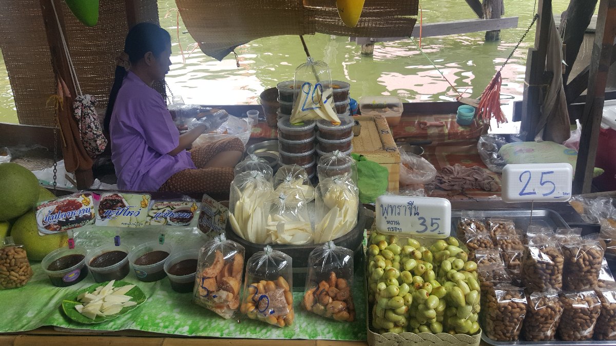#WheninThailand #ThailandFood #Bangkokfood #food #floatingmarket