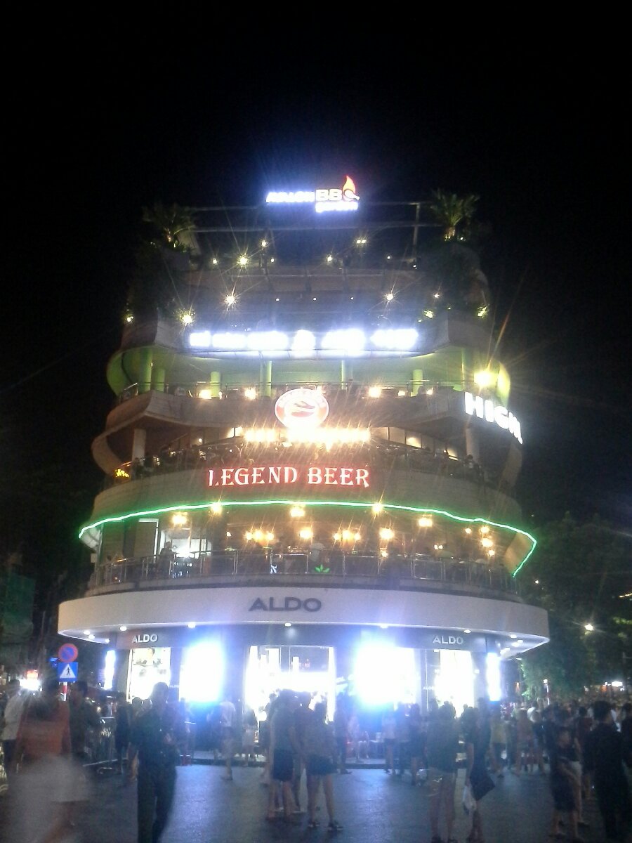 hanoi at night