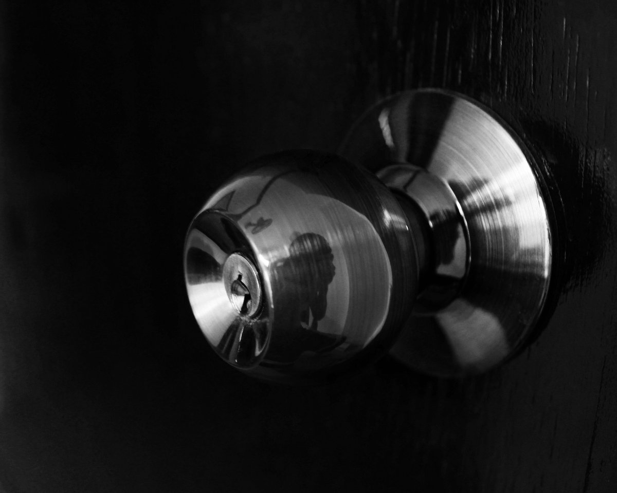 #blackandwhite, #doorknob, #photography