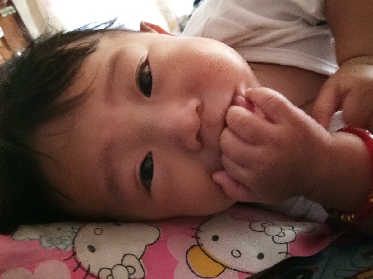 mommy pls. give me milk hunrgy baby 