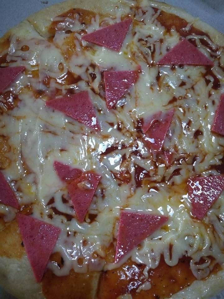 The famous classic moms pizza