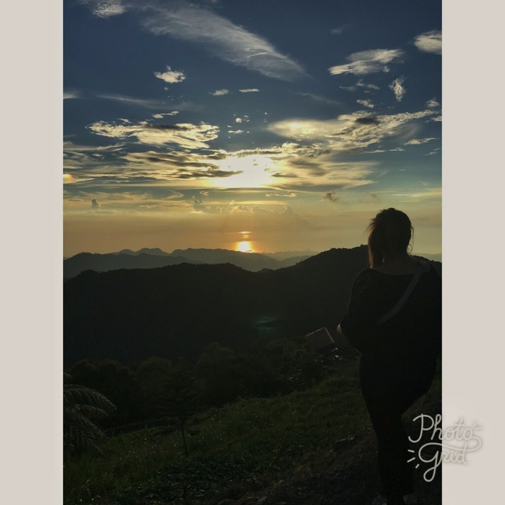 Because when you stop and look around, this life is pretty amazing. #chasingsunset