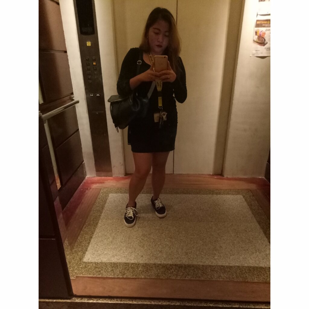 Mirror selfie is a must 