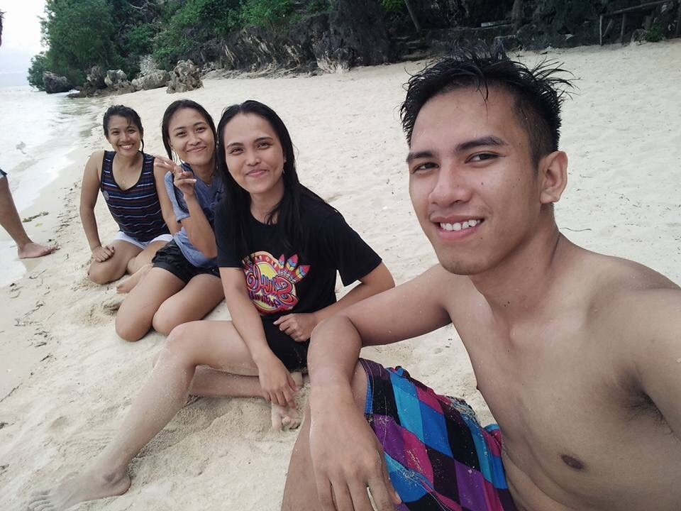 Having fun under the sun, beach life, sands on our toes