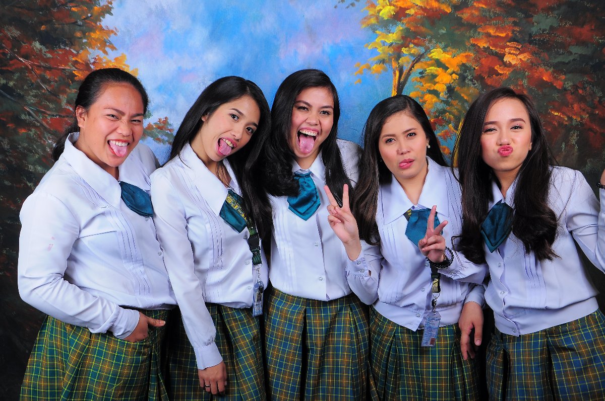 Bleeeh pose with friends