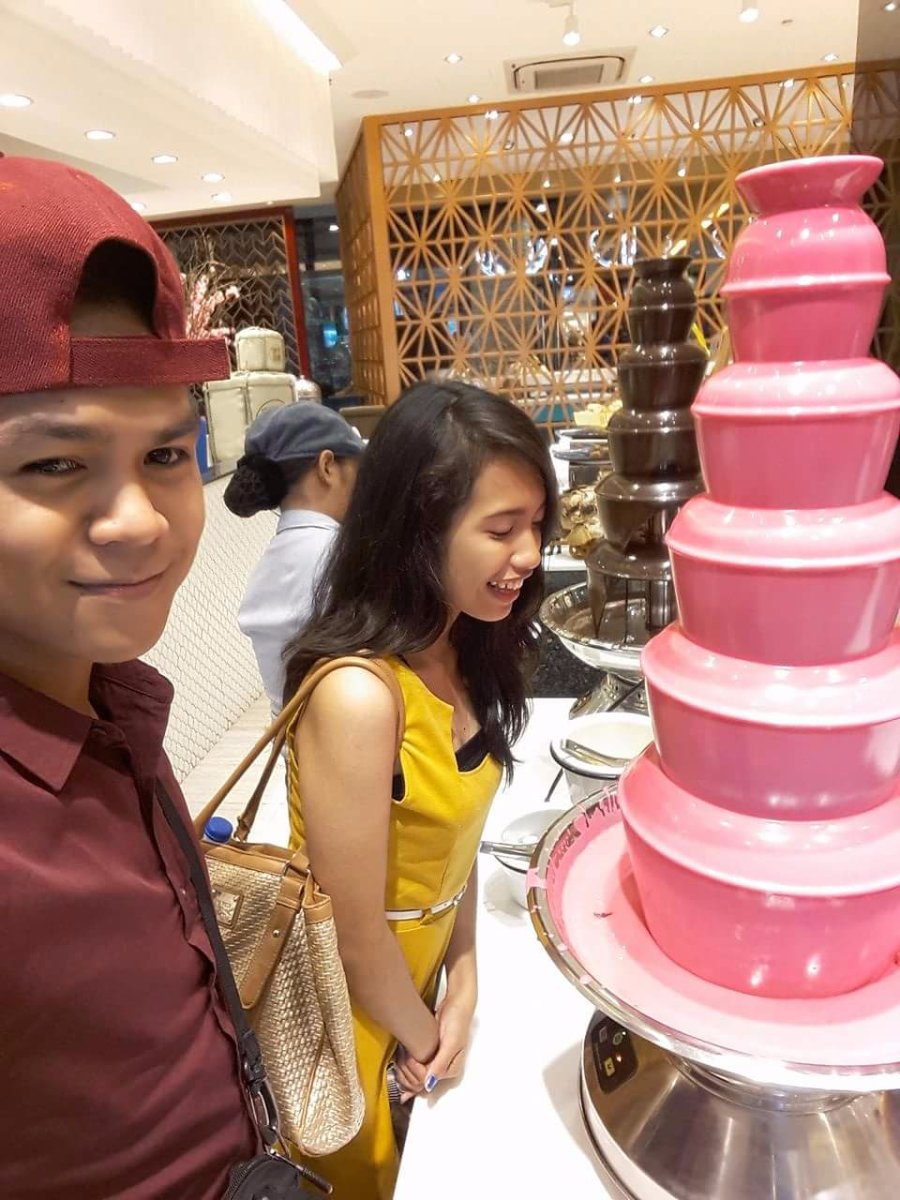 Chocolate fondue, strawberry fondue, soo love