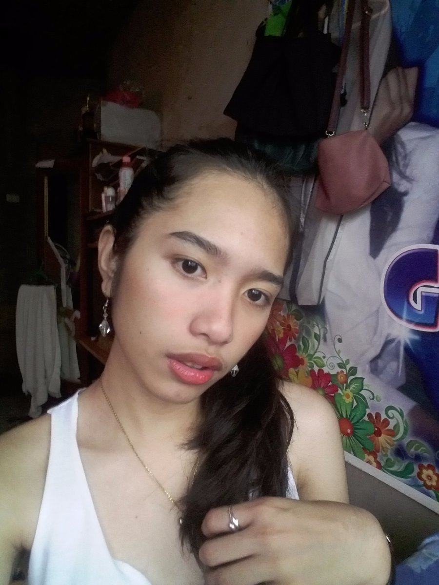 Feeling seductive selfie pose