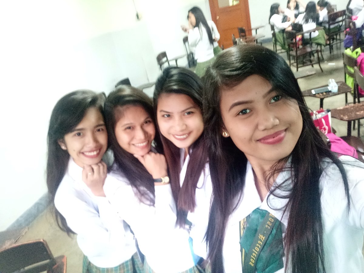 Groufie, @ school