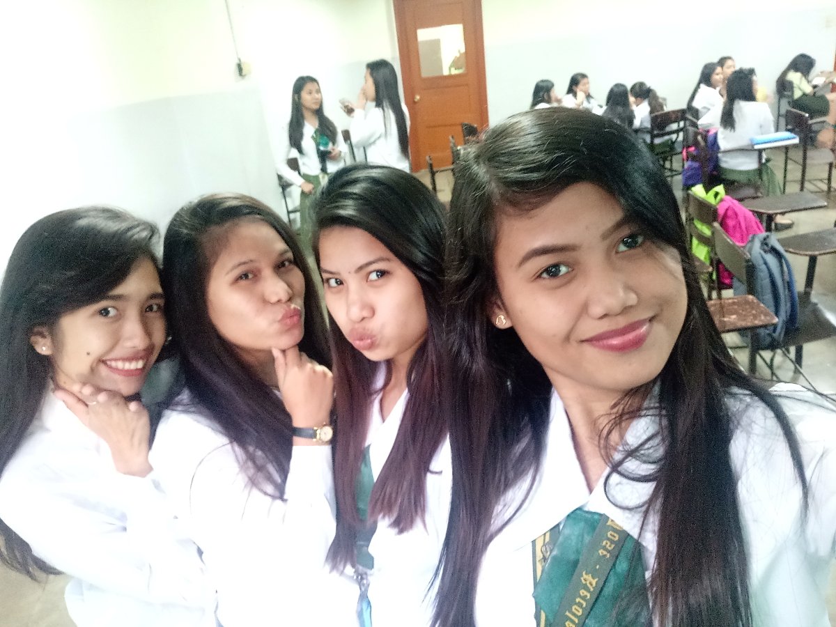 Groufie, @school