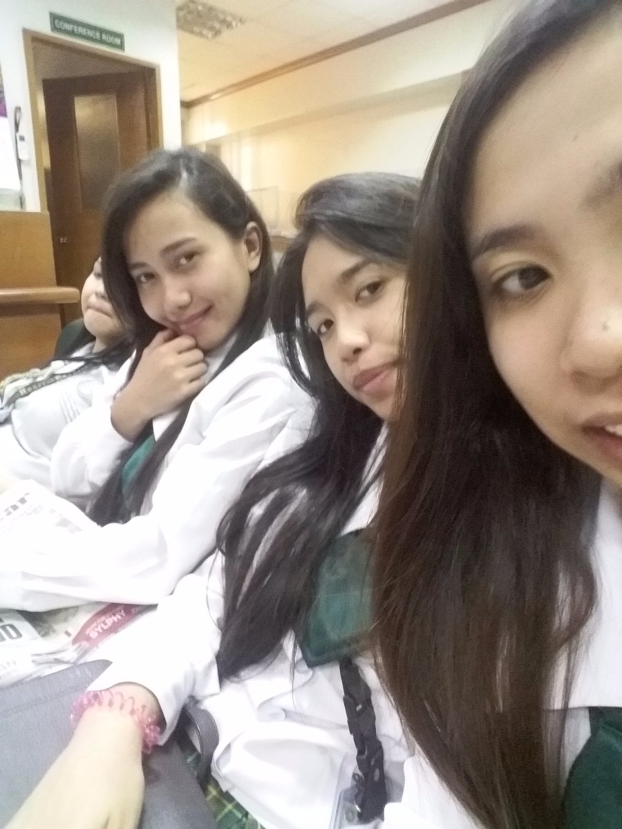 Groufie with gals